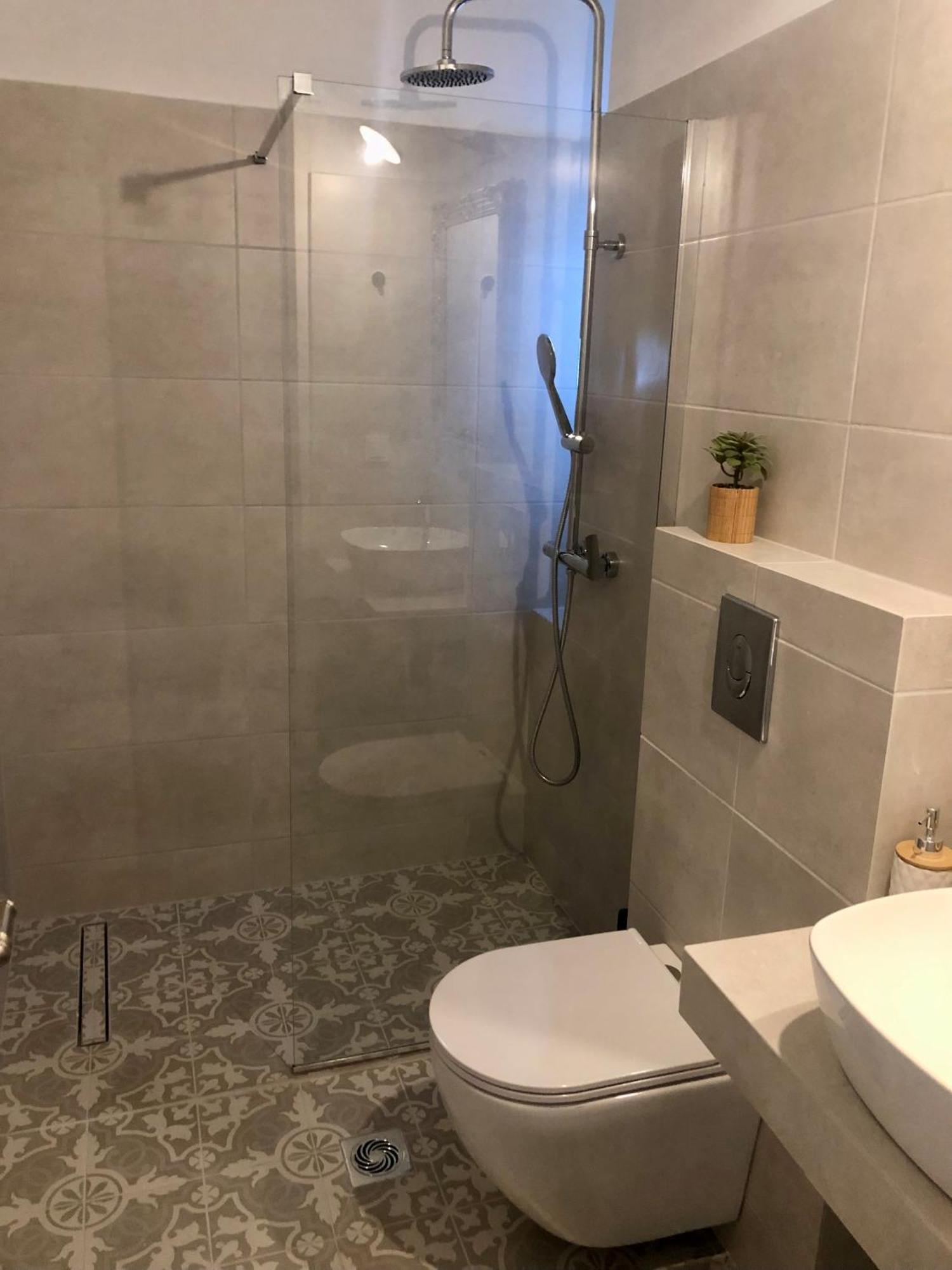 Barbara's One Bedroom 公寓 *